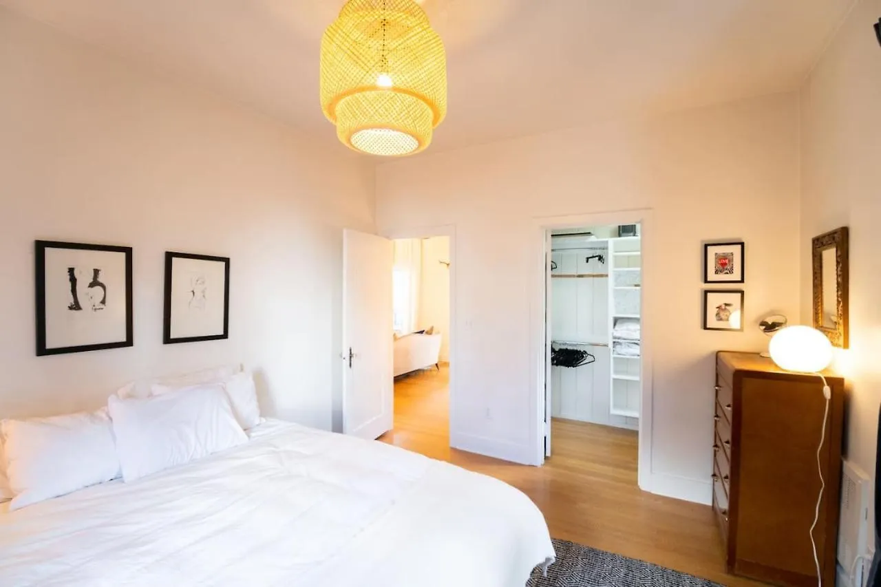 Private 2 Bedroom Bungalow With Wi-Fi And Full Kitchen Seattle Holiday home